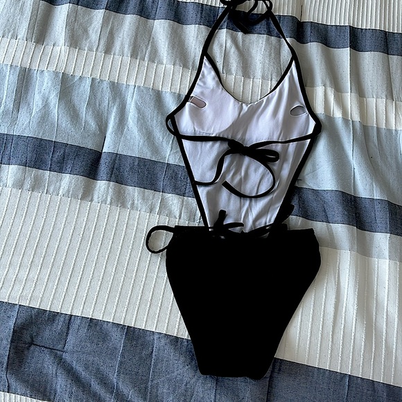 Black one piece - Picture 3 of 3